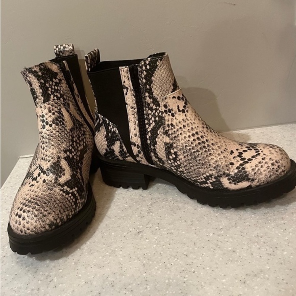 Universal Thread‎ Boots - Picture 5 of 5